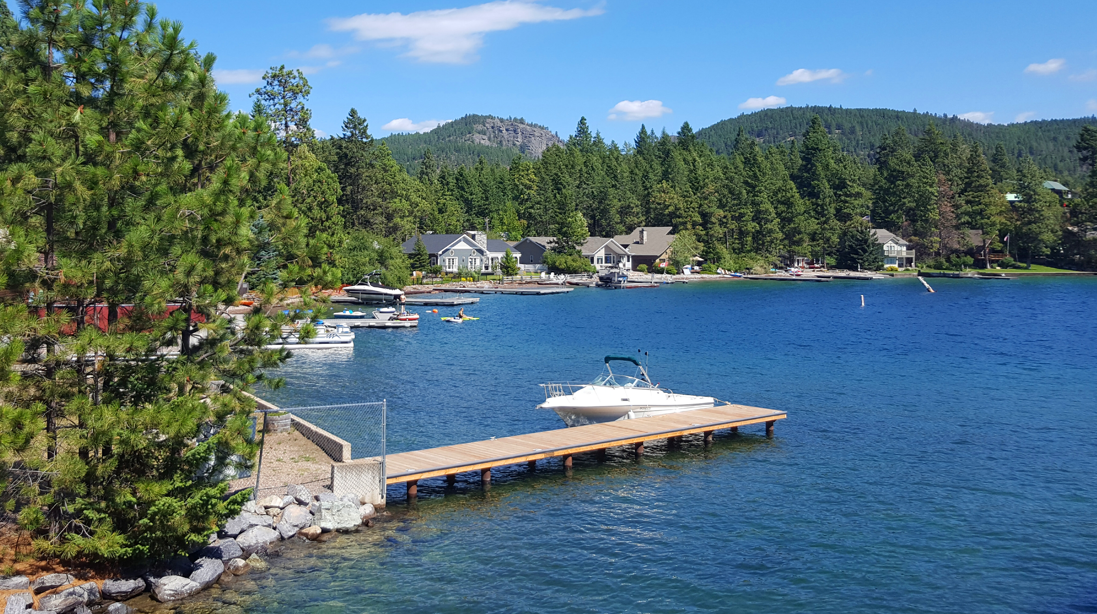 Lakefront homes & docks in Bigfork, MT